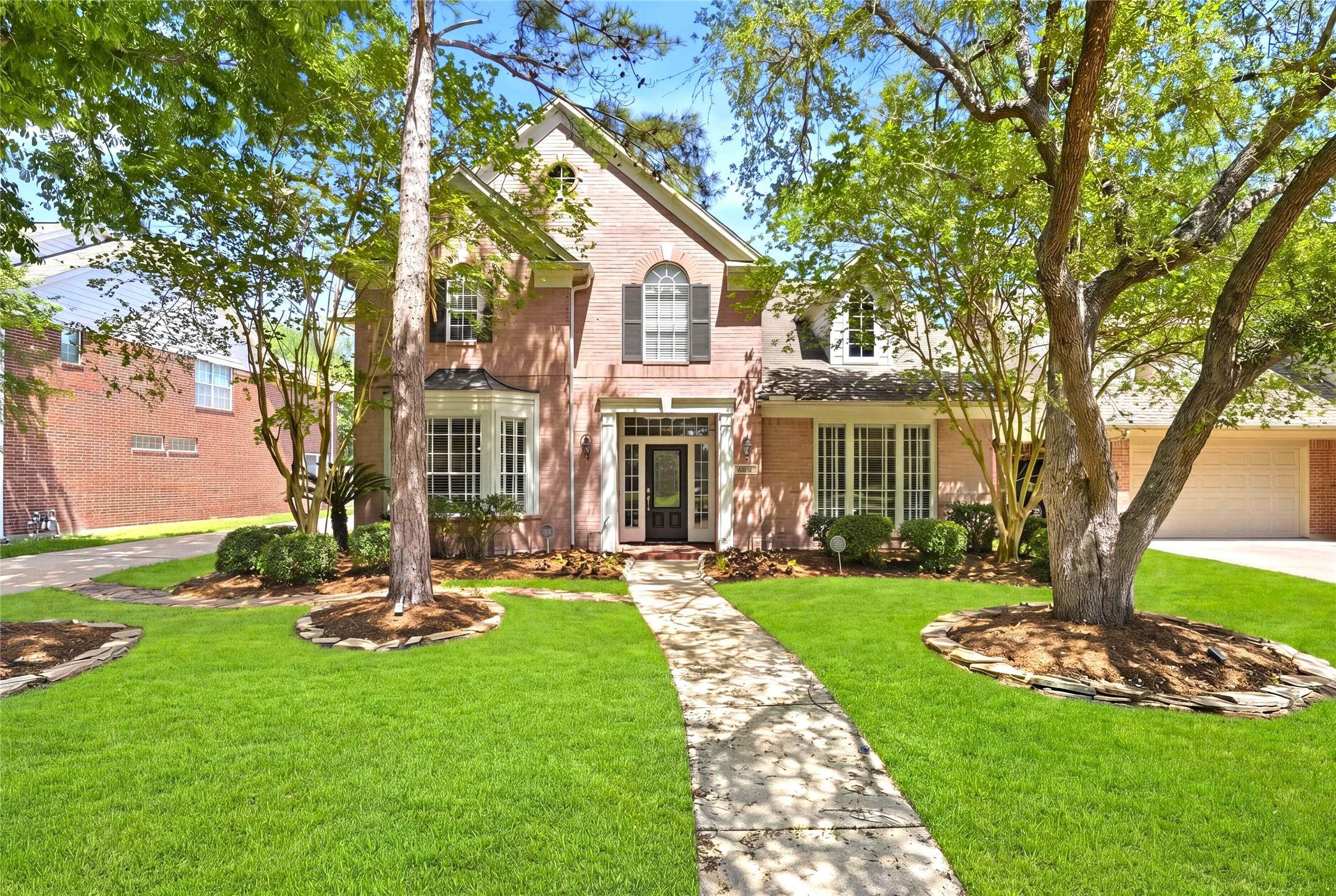 Welcome to beautiful living in huge 5 bedroom house in Cinco Ranch