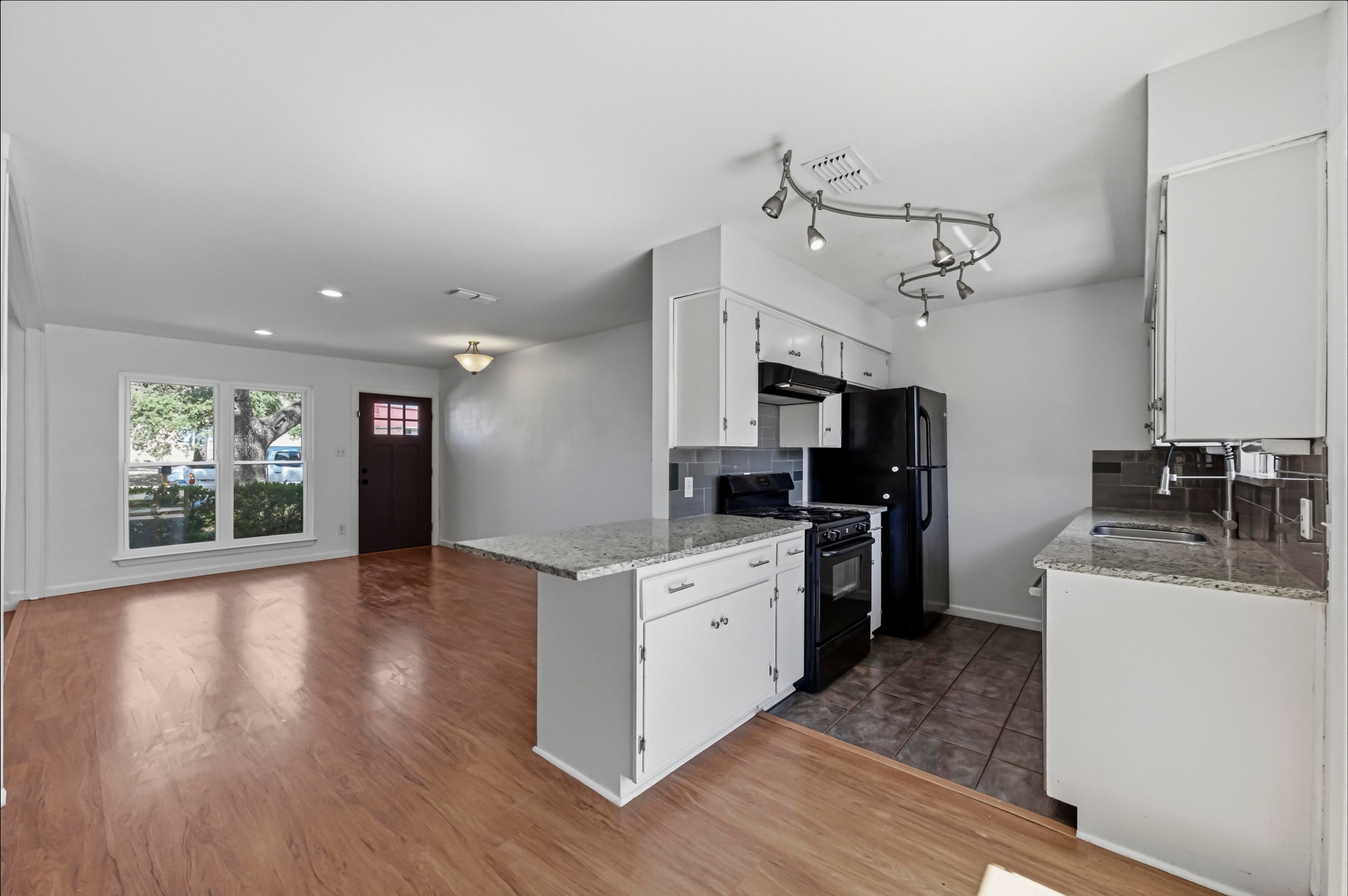 1005 Arthur Stiles Road Austin, TX 78721 - Photo 10 of 29
