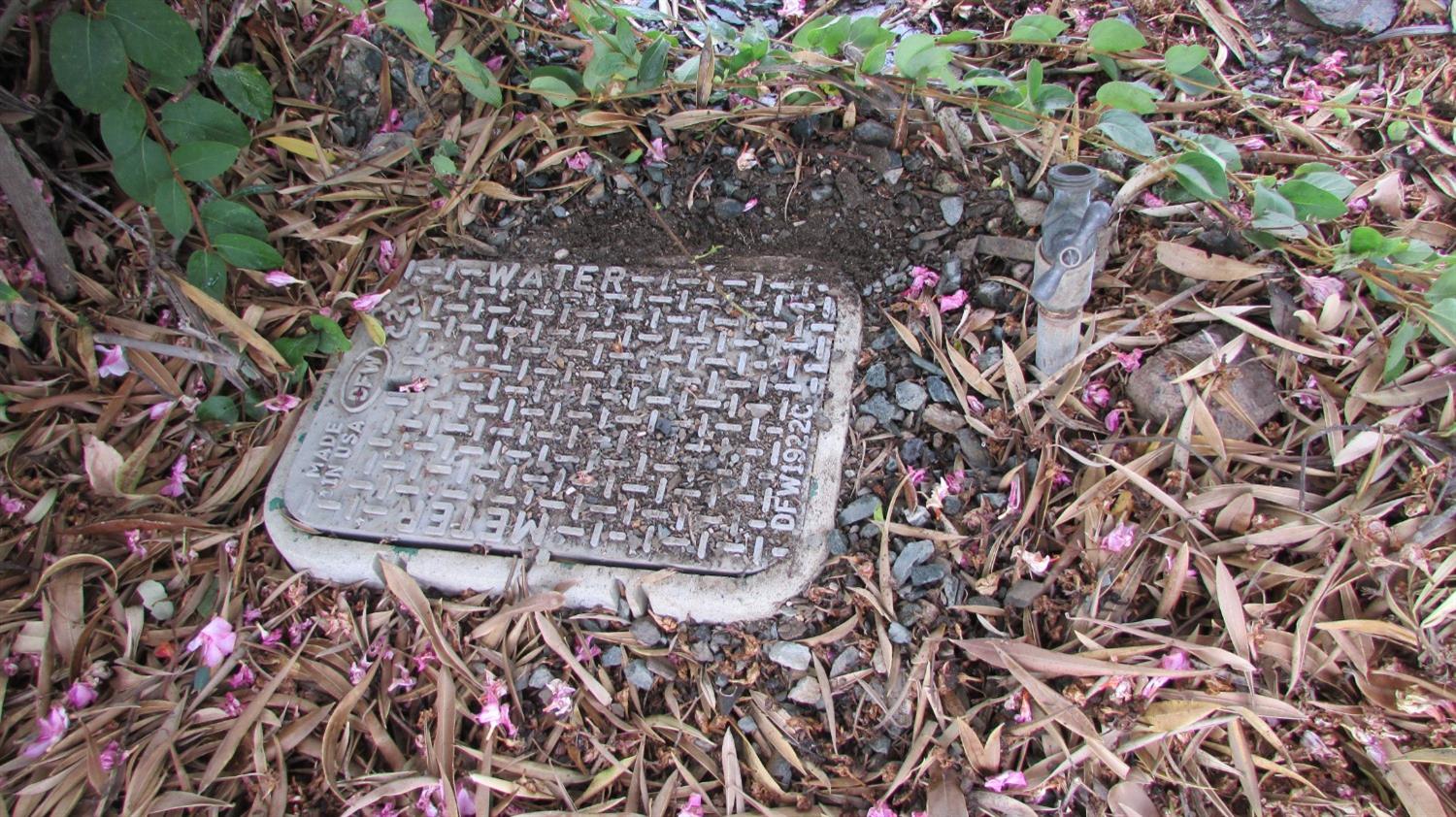 271 Duchess Drive Copperopolis, CA 95228 - Photo 11 of 34 a view of a book shelf