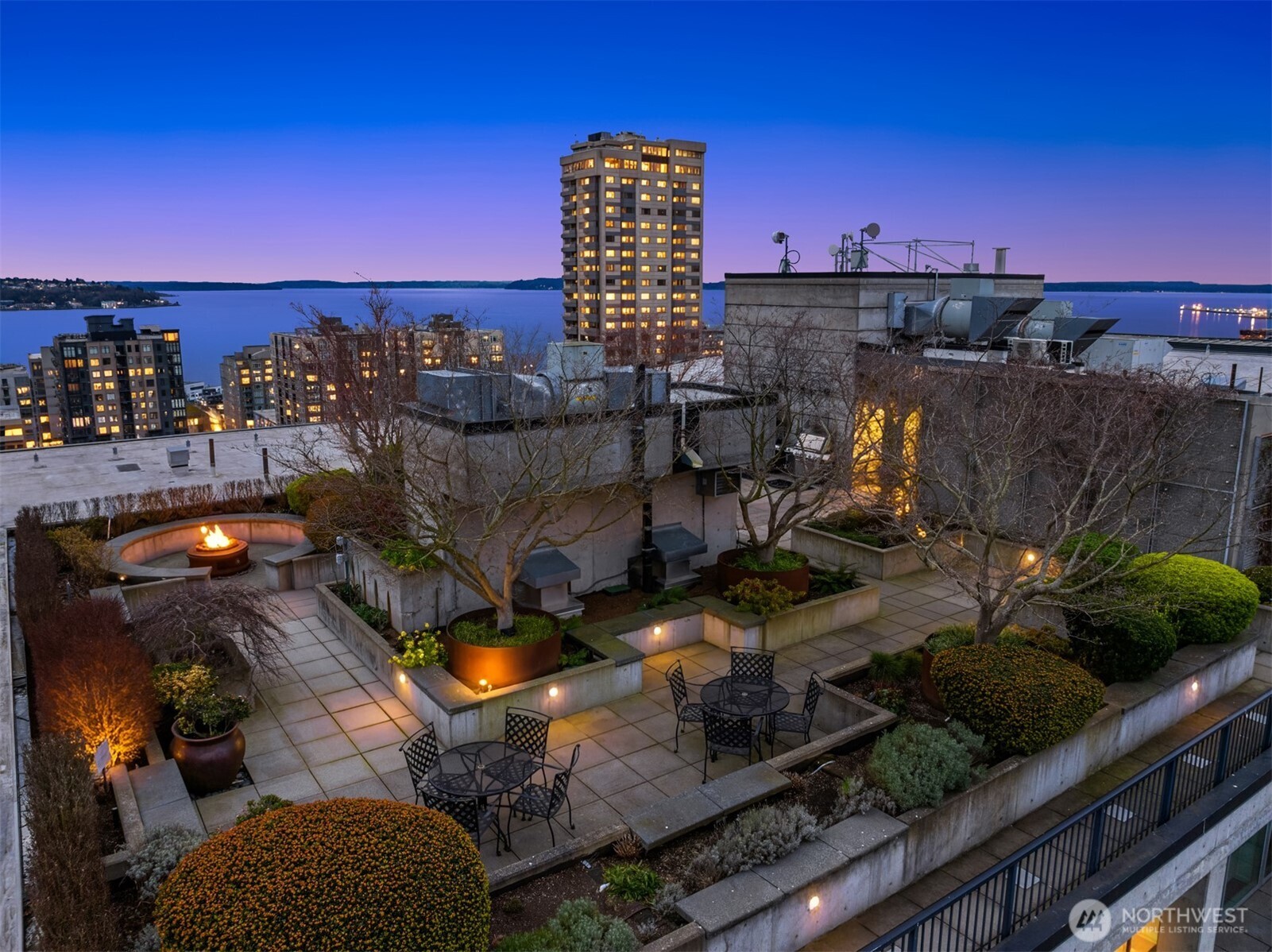 2720 3rd Avenue, Unit 505 Seattle, WA 98121 - Photo 17 of 25 a view of a city