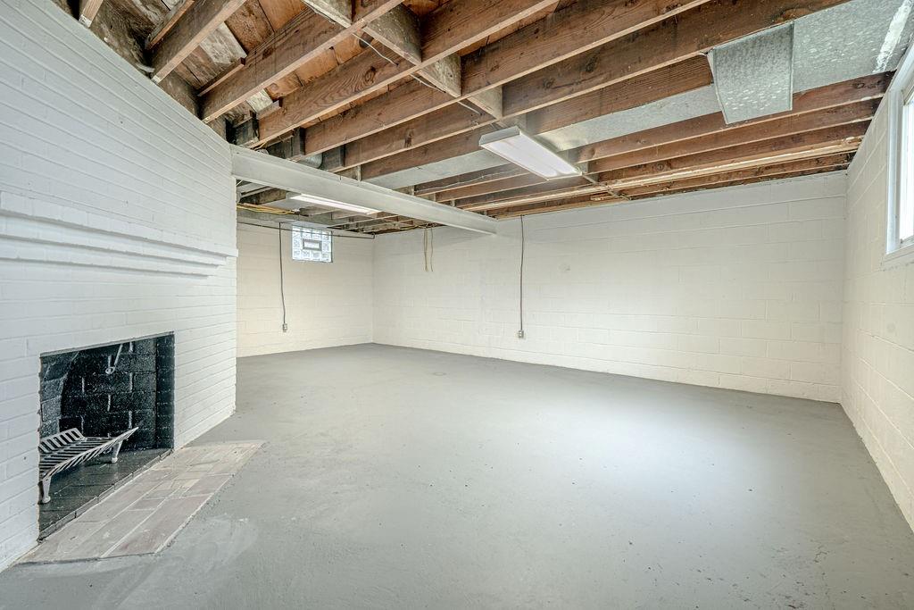 1435 Morrow Road Pittsburgh, PA 15241 - Photo 24 of 26 a view of an empty room with a fireplace