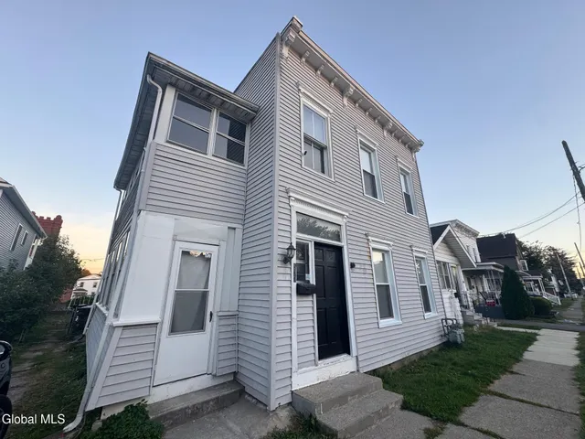 $1,950 | 577 6th Avenue, Unit 1, Watervliet, NY 12189