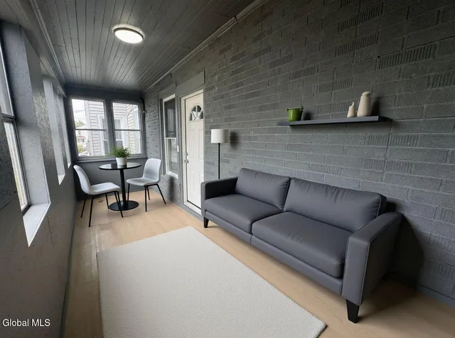 $1,950 | 577 6th Avenue, Unit 1, Watervliet, NY 12189