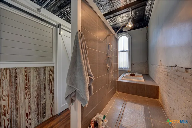 a view of walk in closet