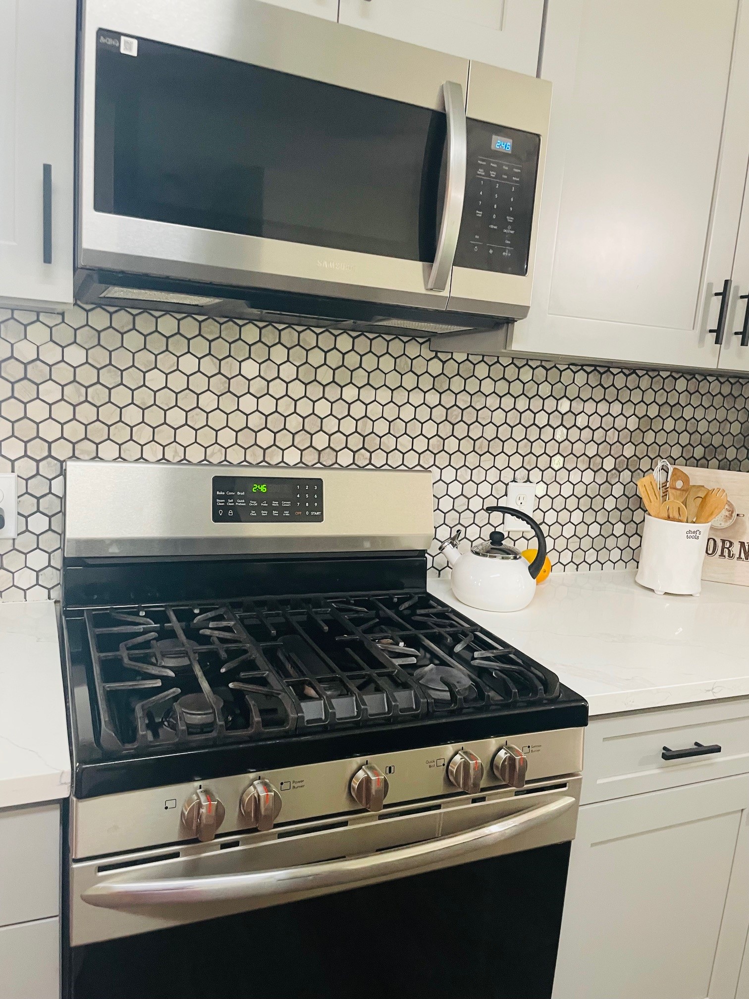 803 Brickstone Court Spring, TX 77386 - Photo 8 of 26 Gas Stove