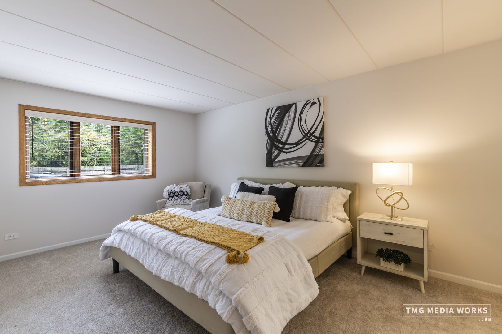 616 East 5th Avenue, Unit 101 Naperville, IL 60563 - Photo 15 of 57 a bedroom with a bed and a window
