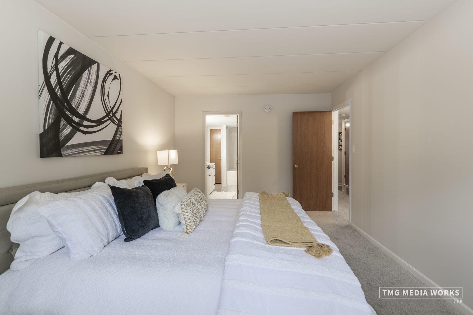 616 East 5th Avenue, Unit 101 Naperville, IL 60563 - Photo 16 of 57 a bedroom with a bed and a painting on the wall