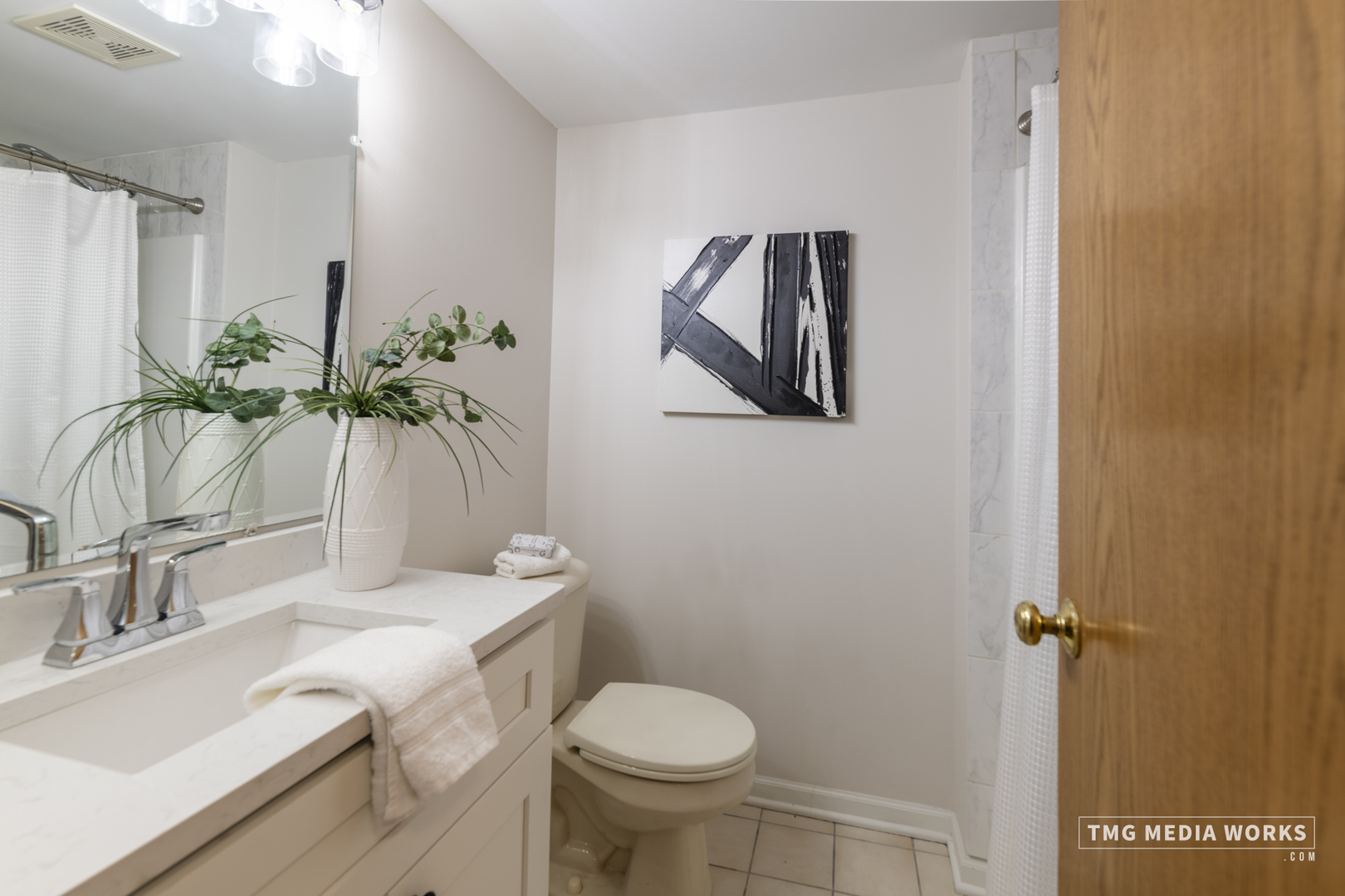 616 East 5th Avenue, Unit 101 Naperville, IL 60563 - Photo 20 of 57 a bathroom with a toilet a sink and mirror