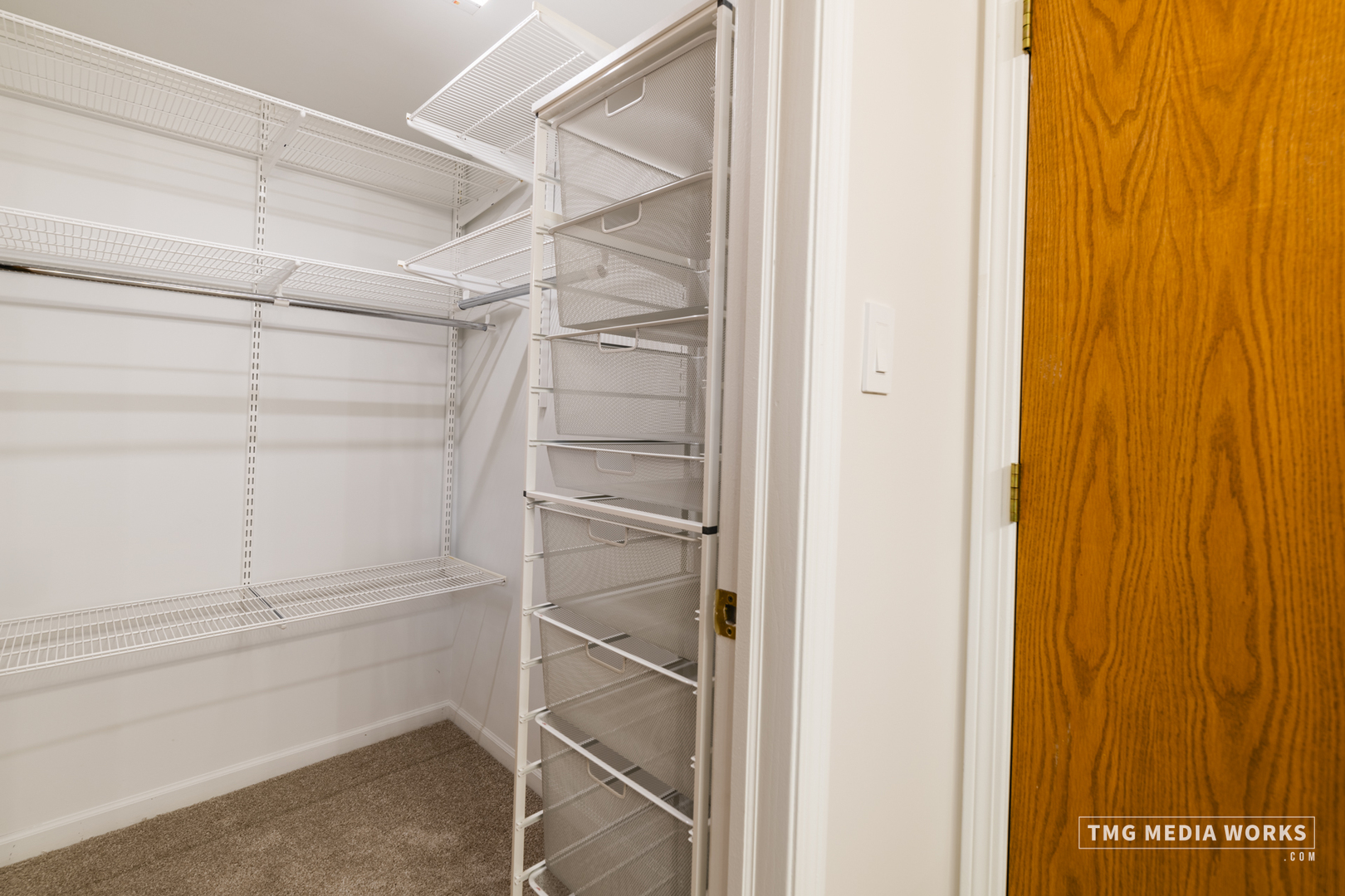 616 East 5th Avenue, Unit 101 Naperville, IL 60563 - Photo 21 of 57 a view of an empty room