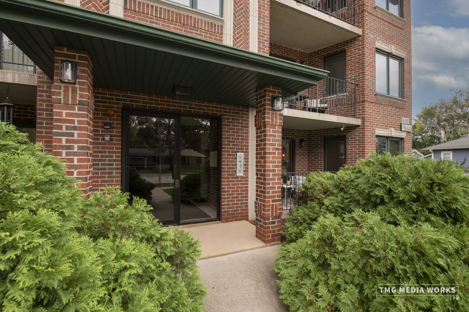 616 East 5th Avenue, Unit 101 Naperville, IL 60563 - Photo 24 of 57 front view of a house with a small yard