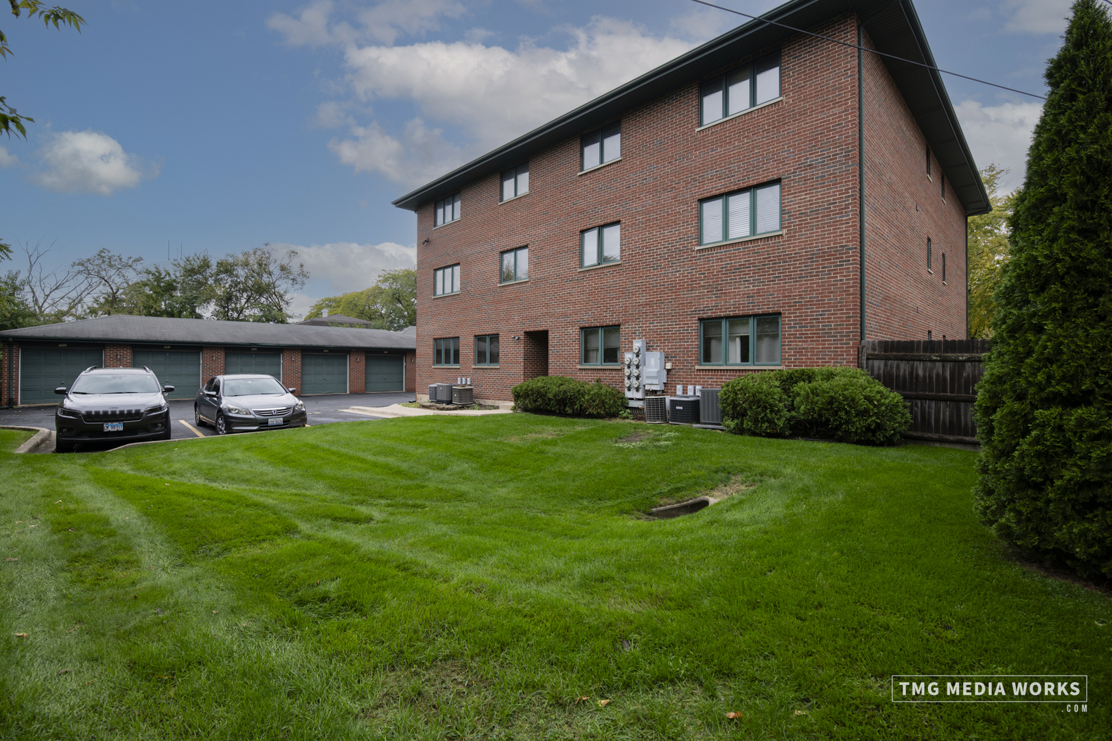 616 East 5th Avenue, Unit 101 Naperville, IL 60563 - Photo 27 of 57 a view of house with backyard