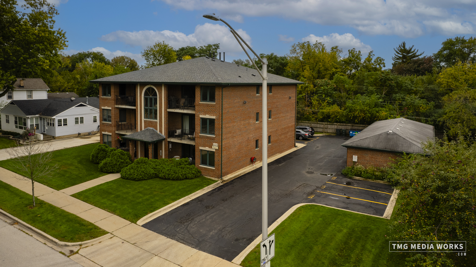 616 East 5th Avenue, Unit 101 Naperville, IL 60563 - Photo 31 of 57 an aerial view of a house