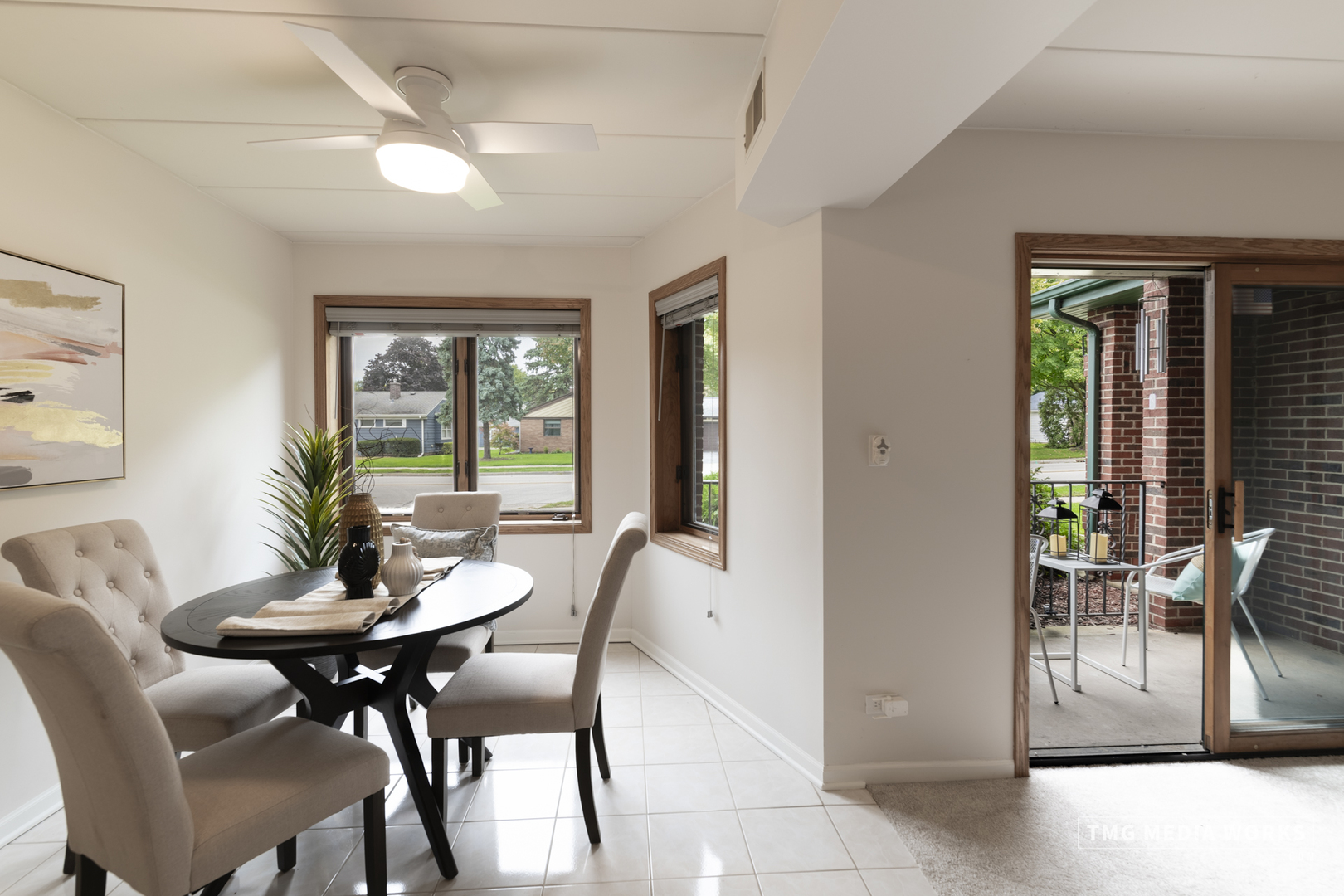 616 East 5th Avenue, Unit 101 Naperville, IL 60563 - Photo 6 of 57 a view of a dining room with furniture and window