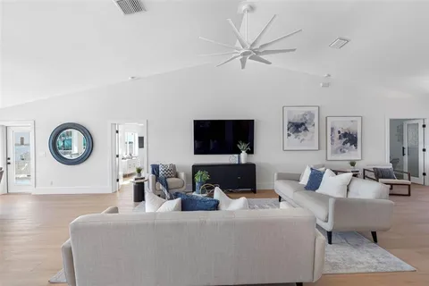 $1,750,000 | 517 Johns Pass Avenue, Madeira Beach, FL 33708