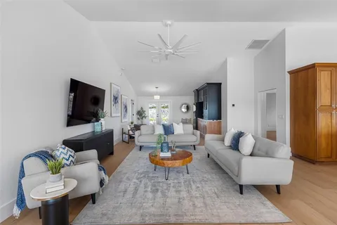 $1,750,000 | 517 Johns Pass Avenue, Madeira Beach, FL 33708