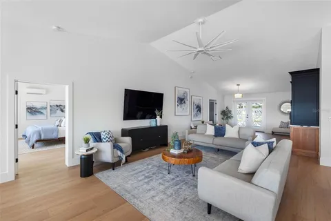 $1,750,000 | 517 Johns Pass Avenue, Madeira Beach, FL 33708