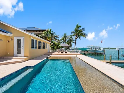 $1,750,000 | 517 Johns Pass Avenue, Madeira Beach, FL 33708