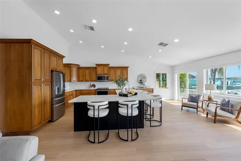 $1,750,000 | 517 Johns Pass Avenue, Madeira Beach, FL 33708