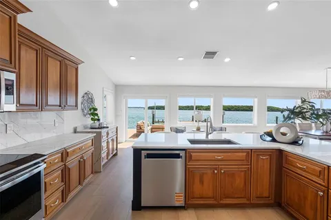 $1,750,000 | 517 Johns Pass Avenue, Madeira Beach, FL 33708