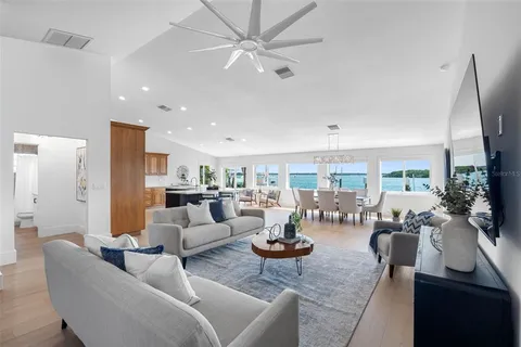 $1,750,000 | 517 Johns Pass Avenue, Madeira Beach, FL 33708