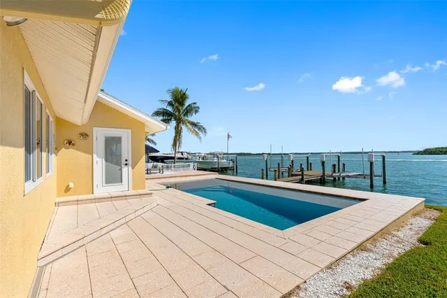 $1,650,000 | 517 Johns Pass Avenue, Madeira Beach, FL 33708