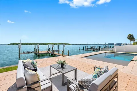 $1,750,000 | 517 Johns Pass Avenue, Madeira Beach, FL 33708