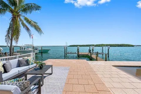 $1,750,000 | 517 Johns Pass Avenue, Madeira Beach, FL 33708