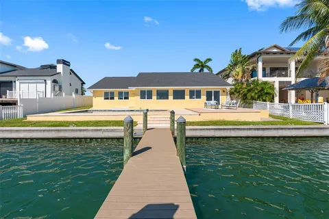$1,750,000 | 517 Johns Pass Avenue, Madeira Beach, FL 33708