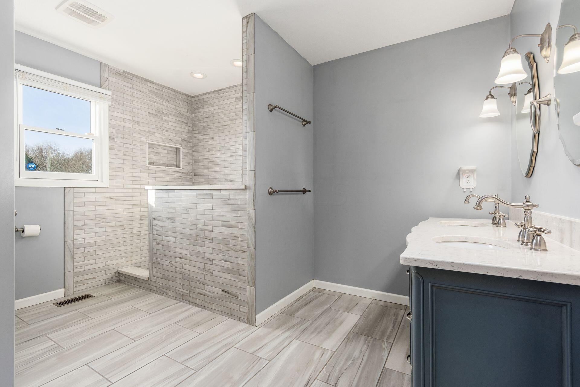 9499 Carroll Northern Road Pickerington, OH 43147 - Photo 22 of 66 Primary En Suite Full Bath