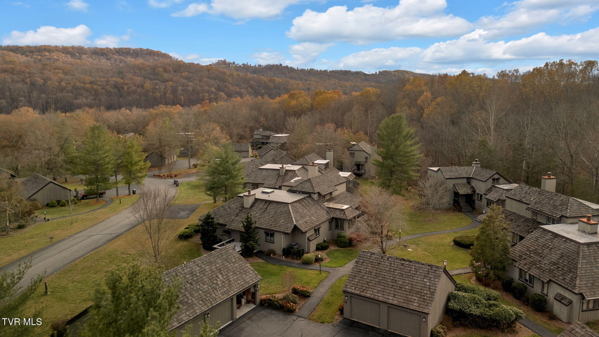 136 Columbine Road Kingsport, TN 37660 - Photo 36 of 44 2-web-or-mls-DJI_20241121151954_0277_D