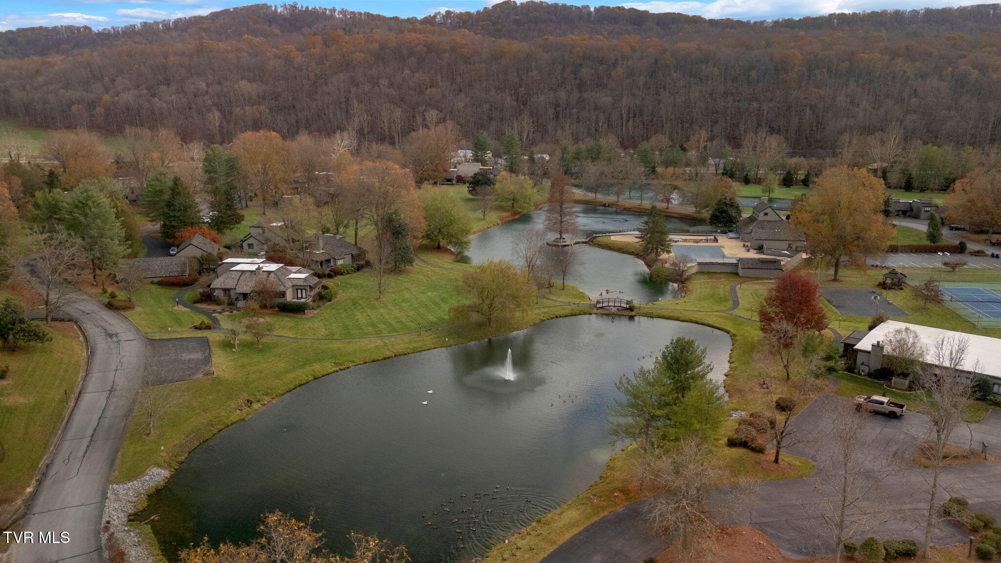 136 Columbine Road Kingsport, TN 37660 - Photo 39 of 44 7-web-or-mls-DJI_20241121152553_0292_D