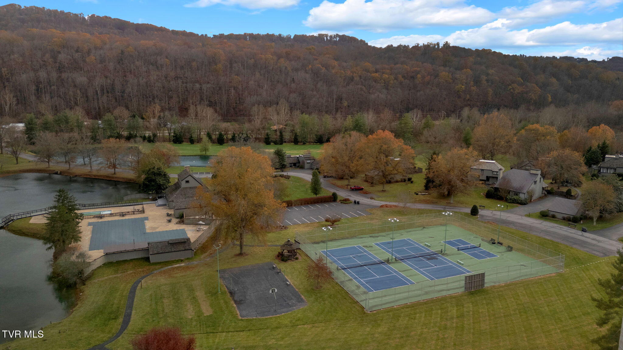 136 Columbine Road Kingsport, TN 37660 - Photo 40 of 44 8-web-or-mls-DJI_20241121152606_0295_D