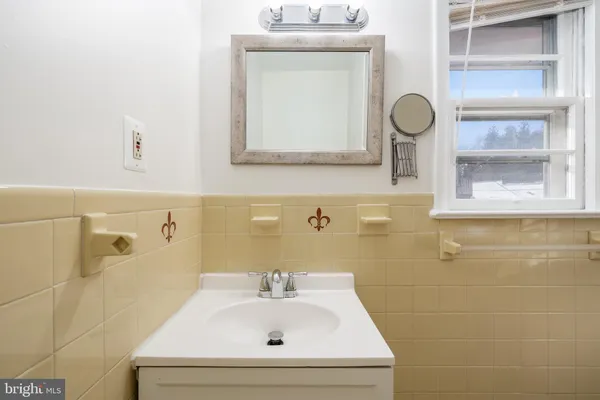 $5,100 | 4208 16th Street Northwest, Washington, DC 20011