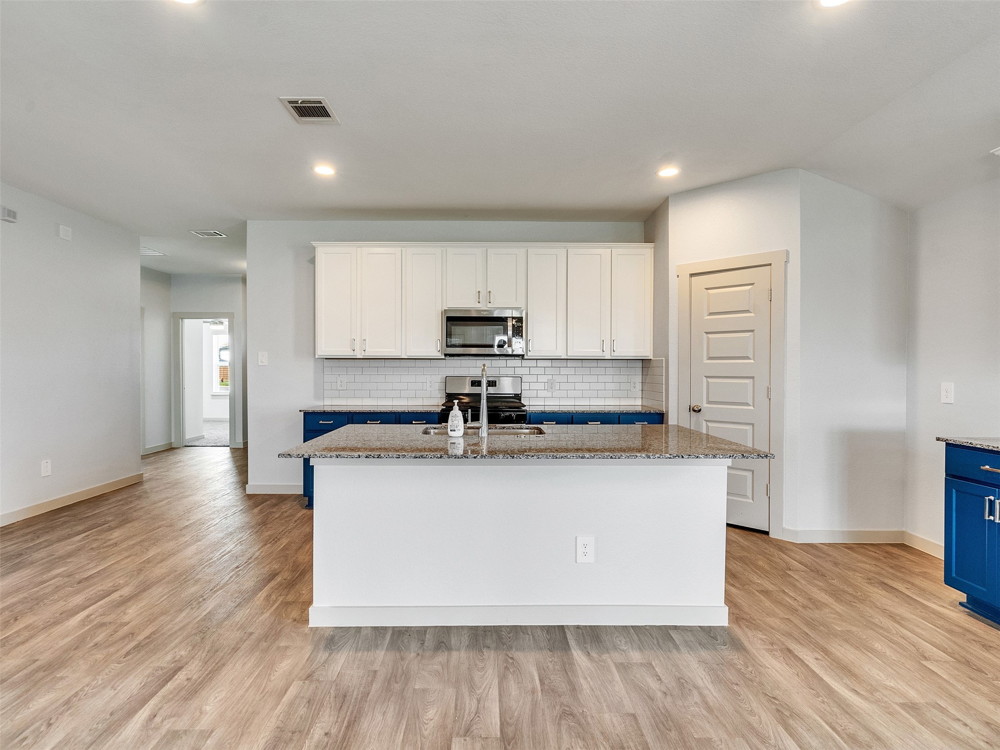10627 Great Basin Drive Rosharon, TX 77583 - Photo 11 of 42 a kitchen with stainless steel appliances granite countertop a sink a stove a microwave and a refrigerator