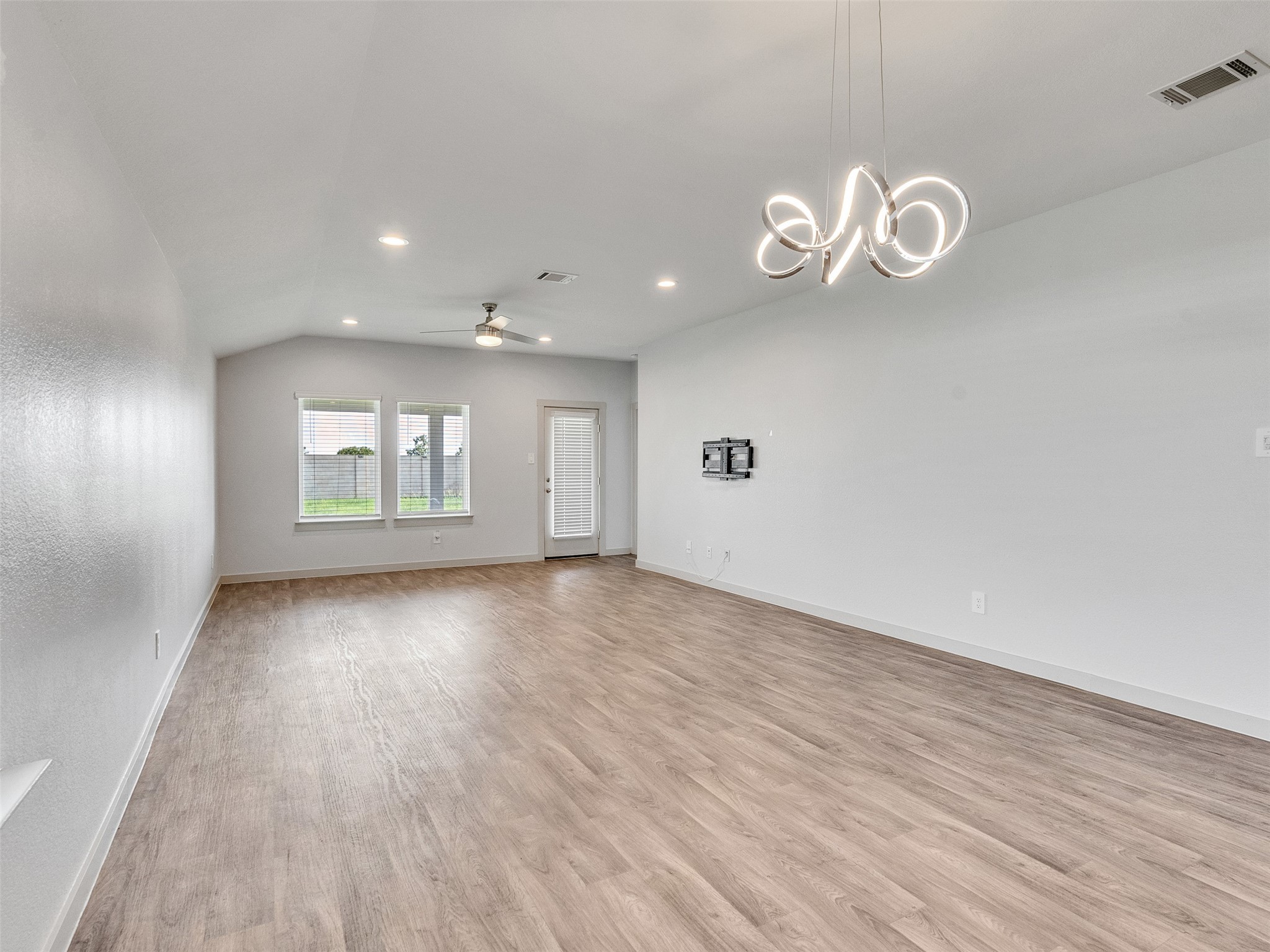 10627 Great Basin Drive Rosharon, TX 77583 - Photo 13 of 42 an empty room with a window