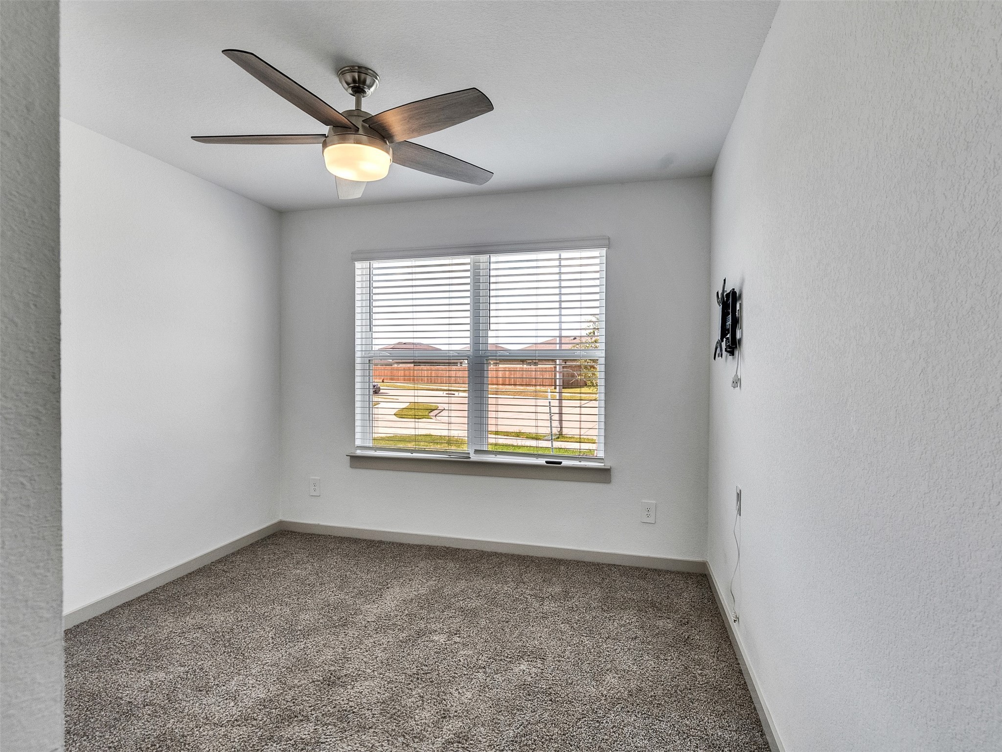10627 Great Basin Drive Rosharon, TX 77583 - Photo 24 of 42 an empty room with a window and a ceiling fan