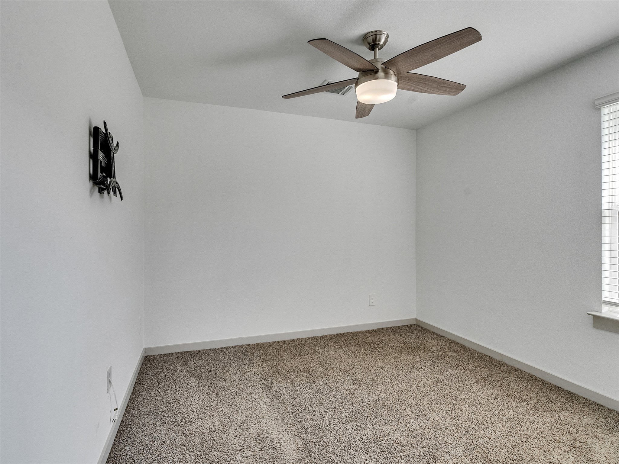 10627 Great Basin Drive Rosharon, TX 77583 - Photo 26 of 42 an empty room with a window and a ceiling fan