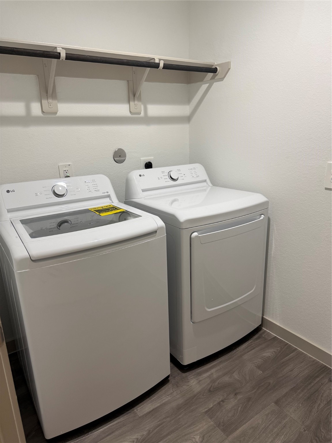 10627 Great Basin Drive Rosharon, TX 77583 - Photo 42 of 42 a utility room with dryer and washer
