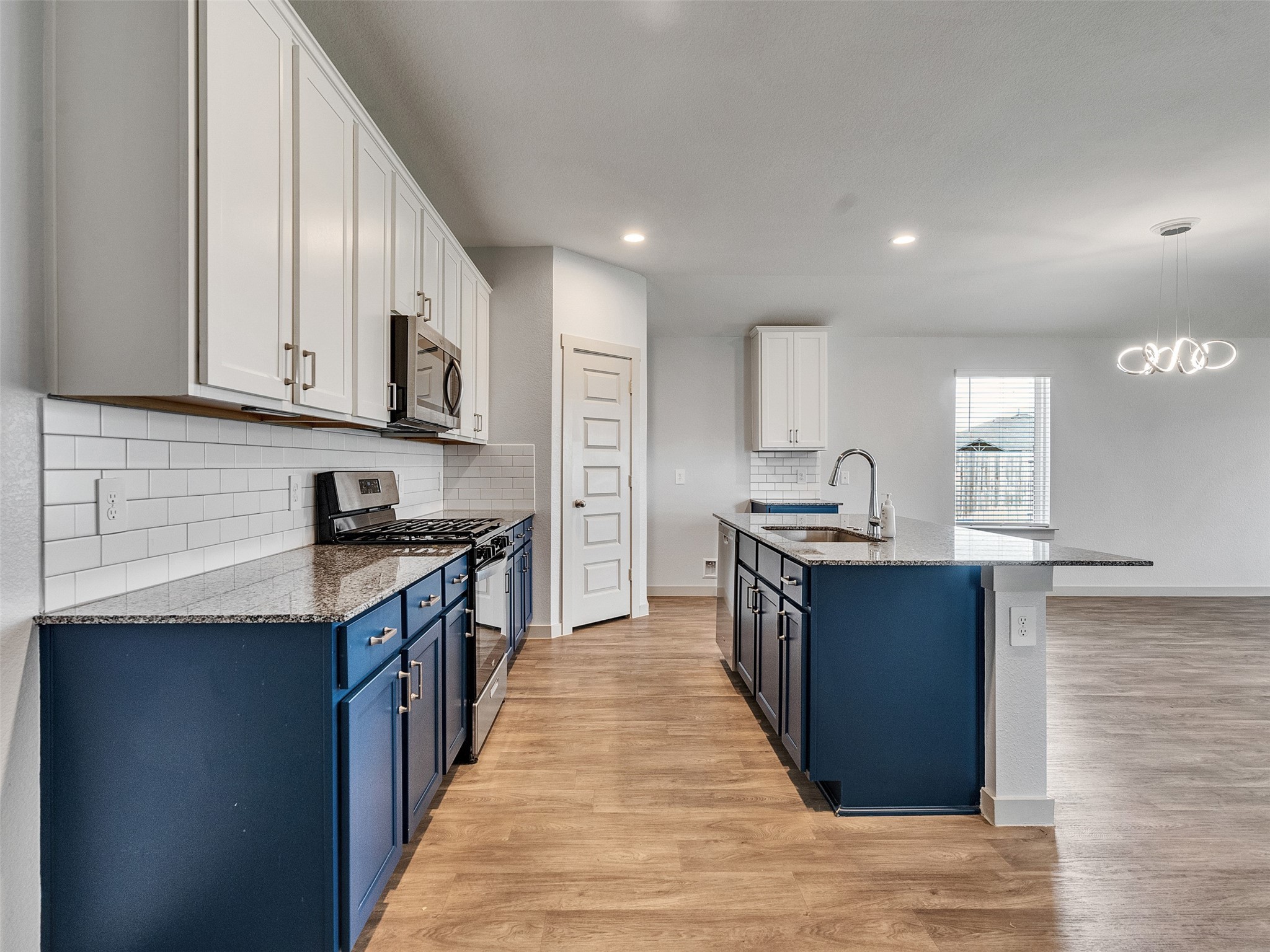 10627 Great Basin Drive Rosharon, TX 77583 - Photo 5 of 42 a large kitchen with stainless steel appliances granite countertop a stove a sink dishwasher and a refrigerator