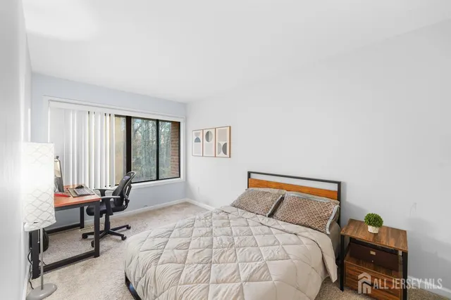 $460,000 | 158 Henderson Place, East Windsor, NJ 08520