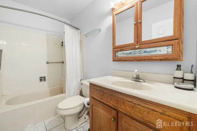 $460,000 | 158 Henderson Place, East Windsor, NJ 08520