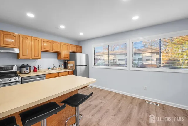 $460,000 | 158 Henderson Place, East Windsor, NJ 08520