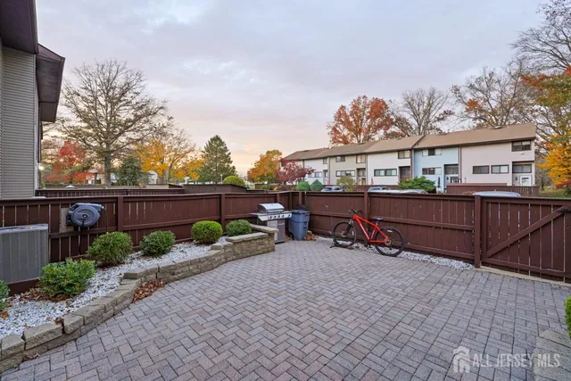 $460,000 | 158 Henderson Place, East Windsor, NJ 08520