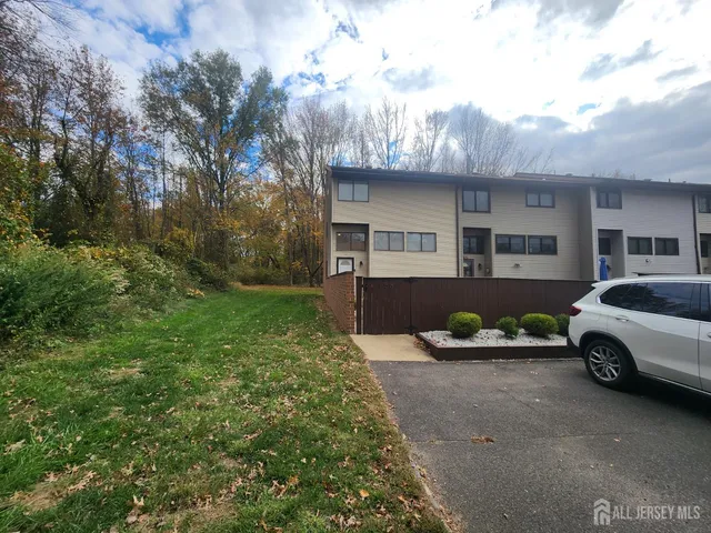 $460,000 | 158 Henderson Place, East Windsor, NJ 08520