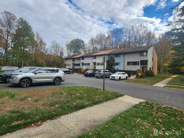 $460,000 | 158 Henderson Place, East Windsor, NJ 08520