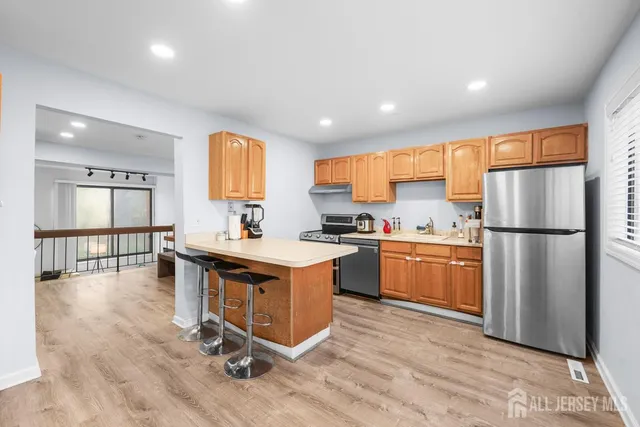 $460,000 | 158 Henderson Place, East Windsor, NJ 08520