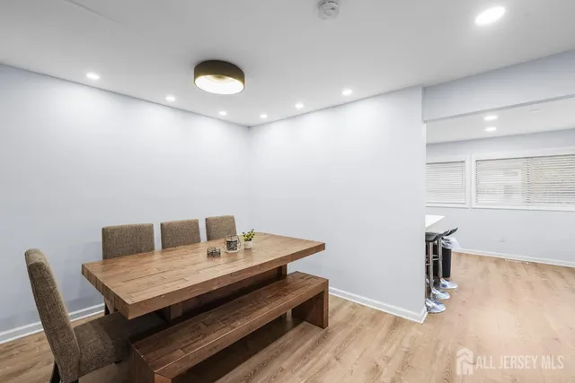 $460,000 | 158 Henderson Place, East Windsor, NJ 08520