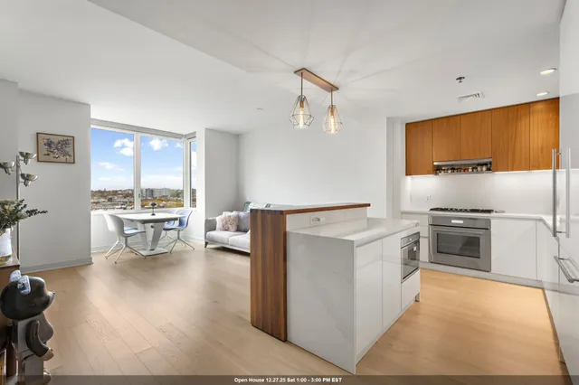 $949,000 | 1000 Maxwell Lane, Unit 11I, Hoboken, NJ 07030