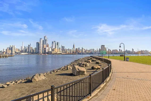 $949,000 | 1000 Maxwell Lane, Unit 11I, Hoboken, NJ 07030