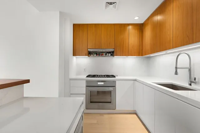 $949,000 | 1000 Maxwell Lane, Unit 11I, Hoboken, NJ 07030